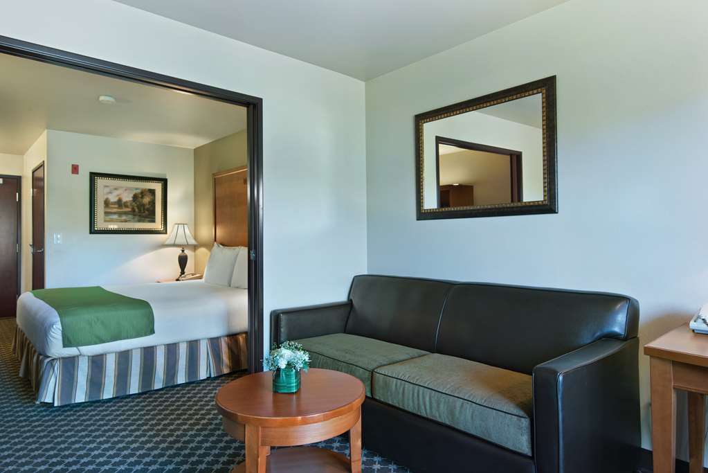 Oxford Suites Yakima Room photo